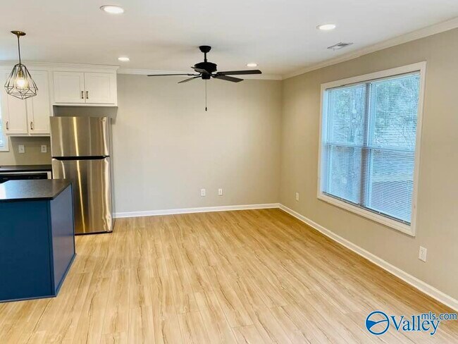 Building Photo - 2312 Pansy St SW