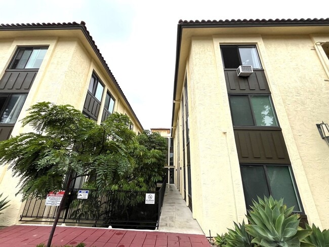 Building Photo - 1BR/1BA North Park Condo - 55+ Community, ...