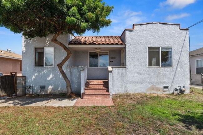 Building Photo - 11012 Eastwood Ave