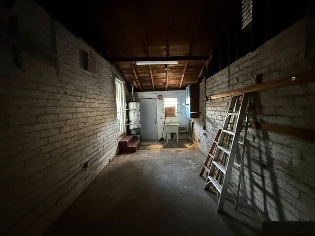 Building Photo - 1720 Vermont Ave
