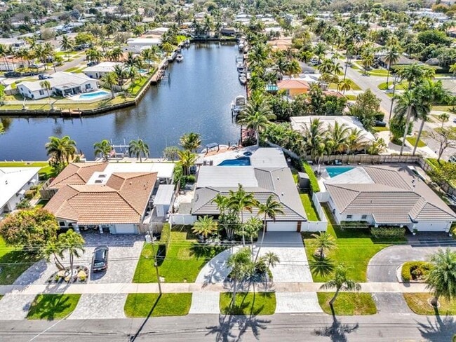 Building Photo - 160 SE 3rd Ct