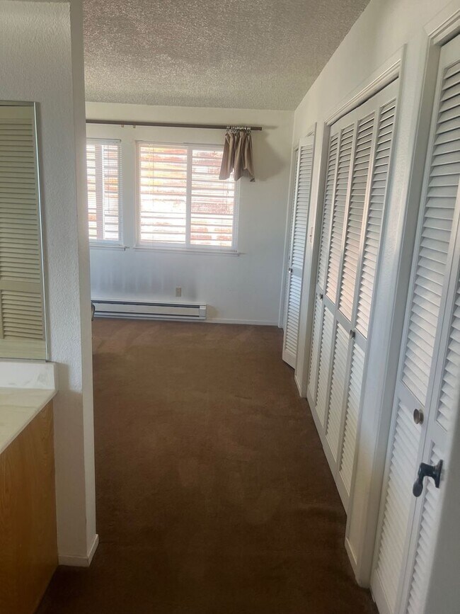 Building Photo - Chateau Du Lac condo available with Lakefront views and communty pool! A must see! Avail. for lon...