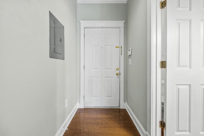 Building Photo - 6307 Sweetwater Blvd