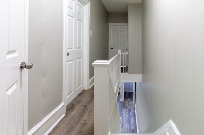 Building Photo - 3 bedroom, 1 bathroom row home located in ...