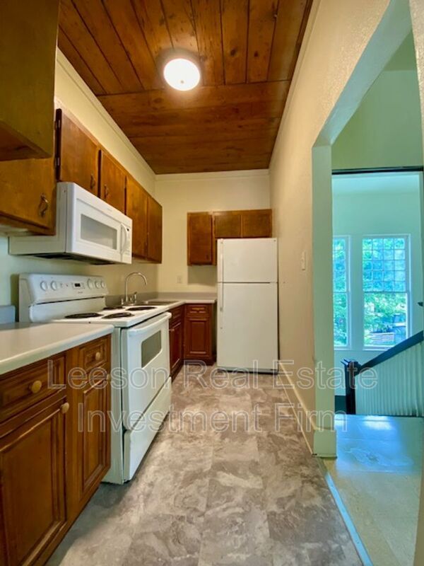 Building Photo - 451 Egan St