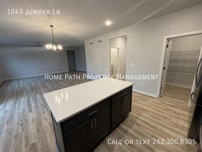 Building Photo - 1043 Juniper Ln