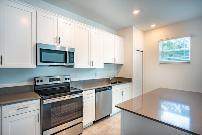 Building Photo - 7464 Stone Crk Trl