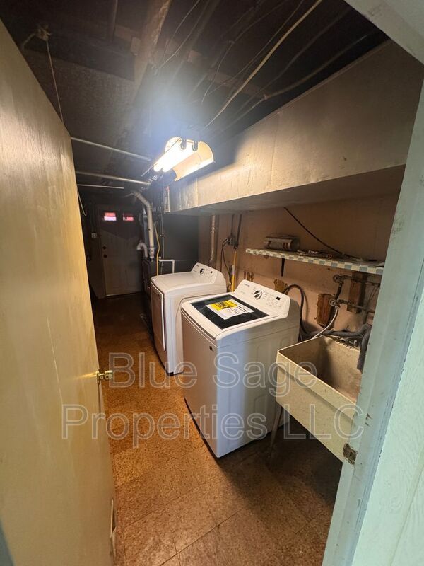 Building Photo - 227 Pine St