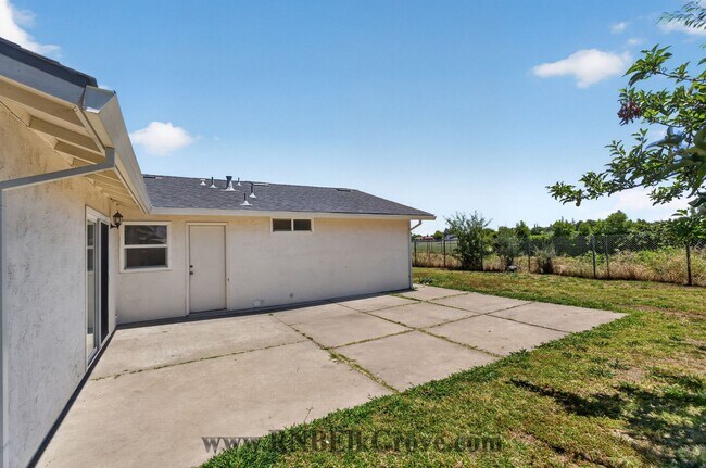 Building Photo - 6844 Sandrock Way