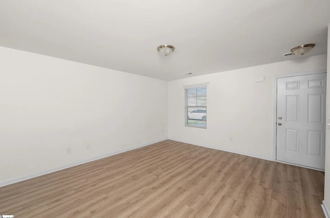 Building Photo - 422 Seaborn Cir