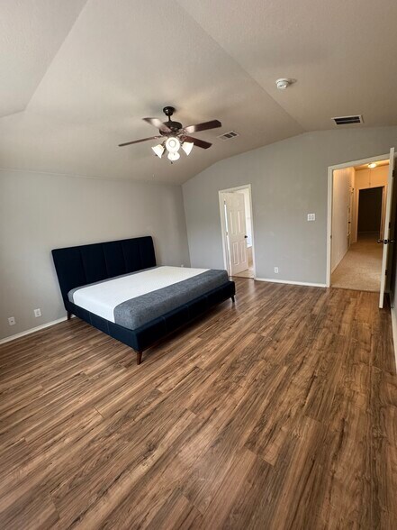 Building Photo - 8716 Wood Stork Dr