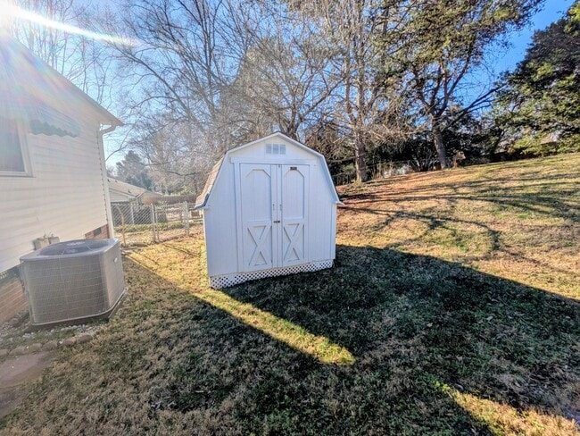 Building Photo - 1028 Gales Ave