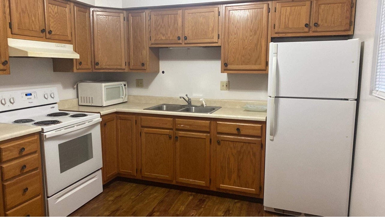 Kitchen - 726 Beechurst Ave