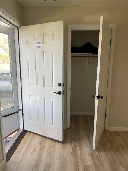 Building Photo - 1301 Buena Vista Dr