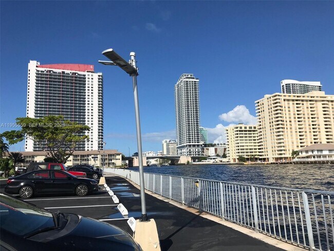 Building Photo - 100 Golden Isles Dr