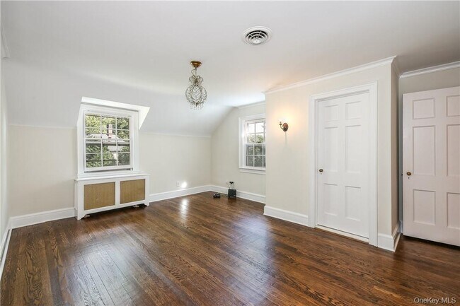Building Photo - 22 Woods Ln