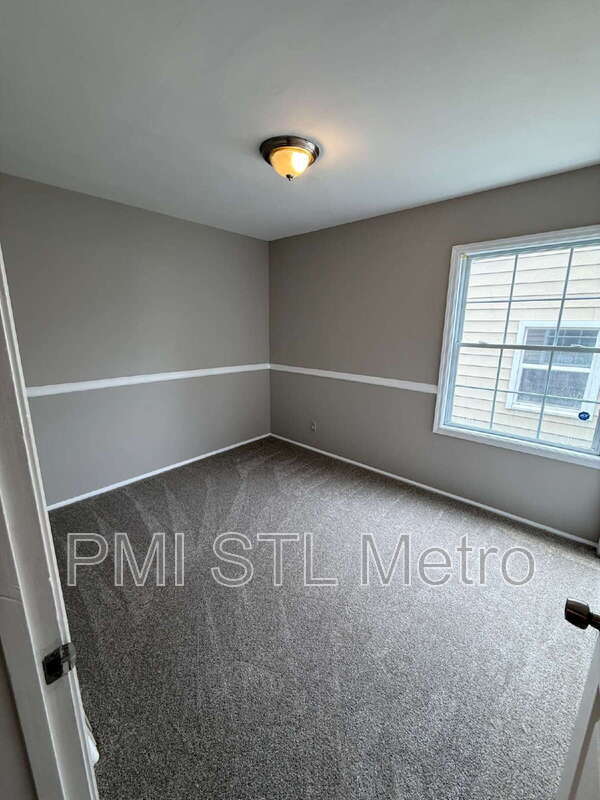 Building Photo - 10342 Ross Cir