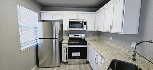 Building Photo - Charming 3 bedroom, 2 bath home in East El Paso!