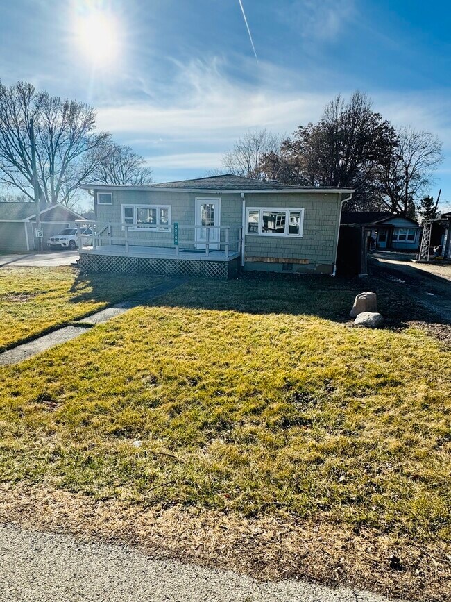 Building Photo - 42160 N 6th Ave