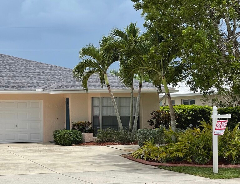 Unit 1 Right Side - 3633 Country Club Blvd