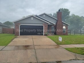 Building Photo - 3208 N 8th Pl