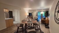 Building Photo - 2 Bedroom 1 Bath - Blocks from Pearl Street and Downtown