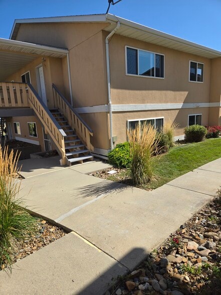 Primary Photo - 315 Janet St