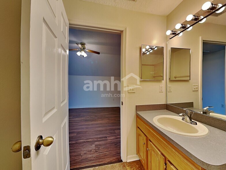 Building Photo - 6516 Summer Cove Dr