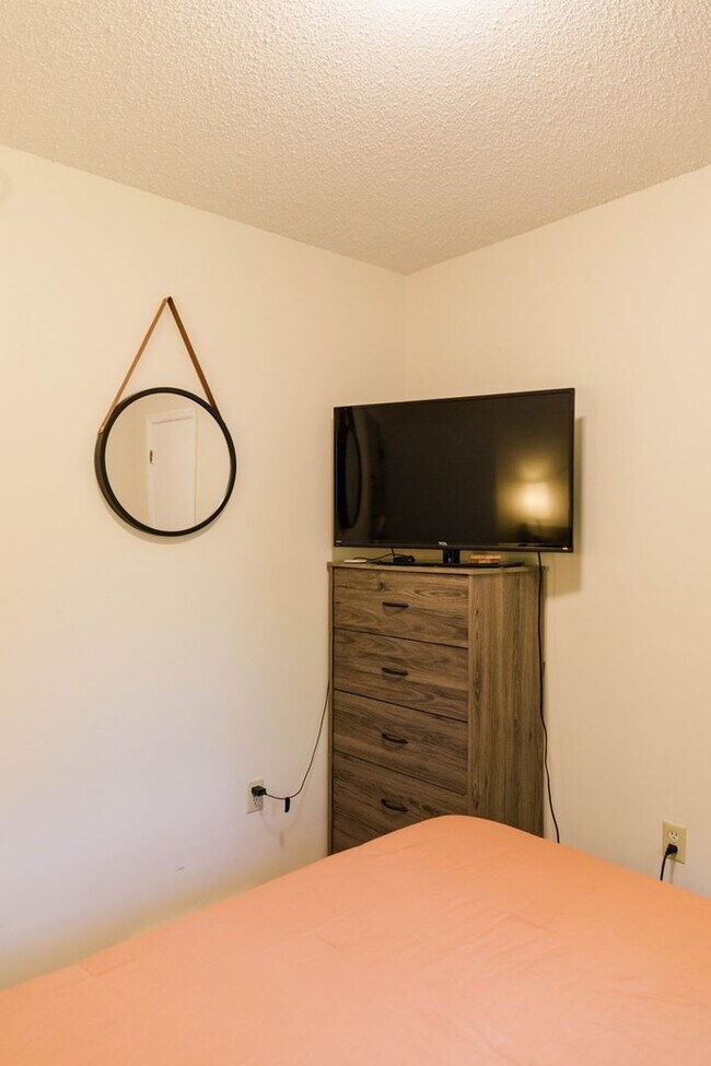 Building Photo - FULLY FURNISHED - Charming 3BR House in Arden