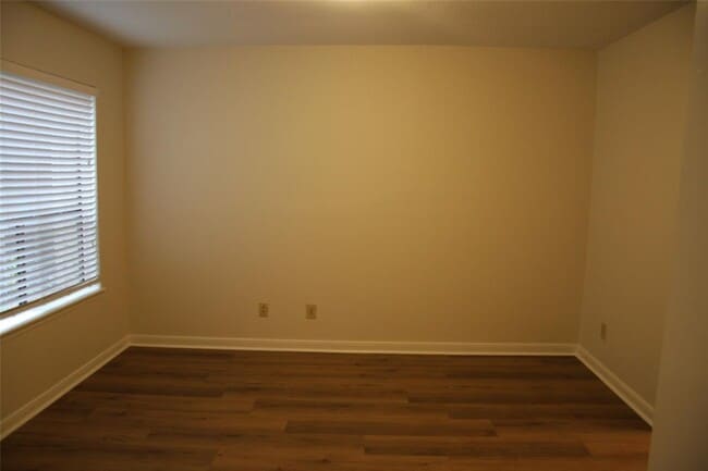 Building Photo - 6750 Sands Point Dr