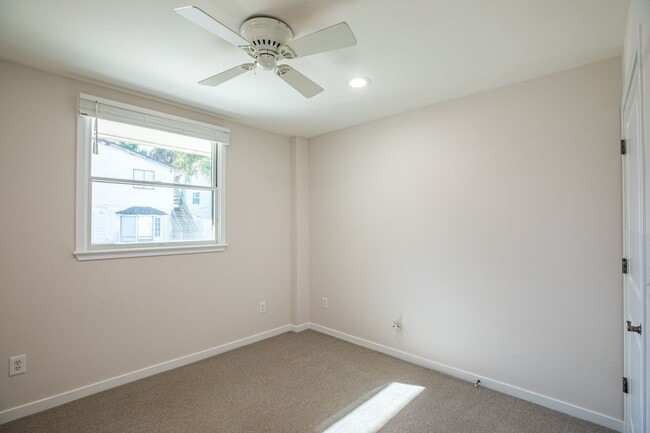 Building Photo - Renovated Beach House