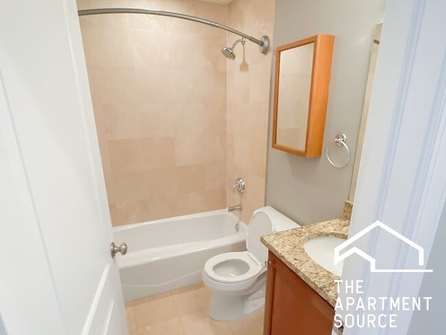 Building Photo - 1636 W Grace St