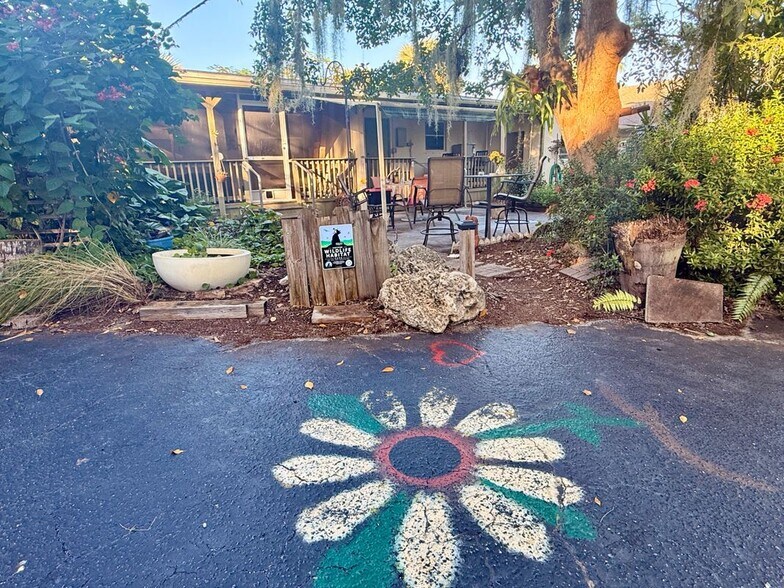 Building Photo - 620 NE 12th Ave