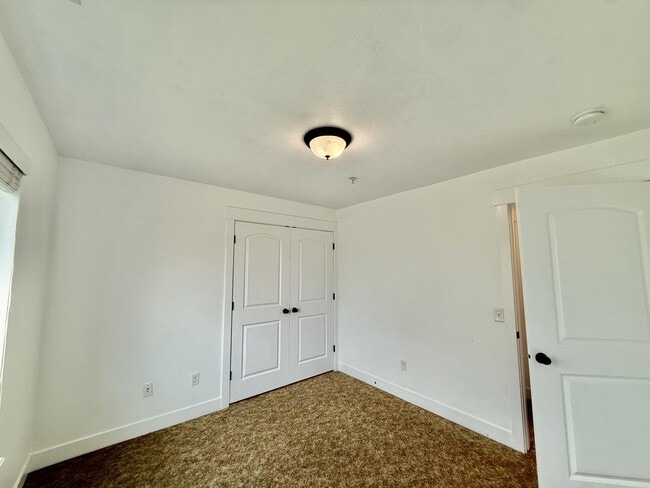Building Photo - 1045 S 1700 W