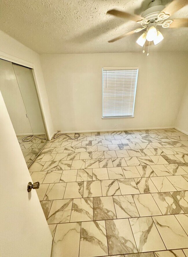 Building Photo - St. Andrews Apartment/Condo