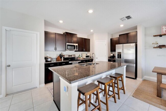 Building Photo - 403 Royal Empress Dr
