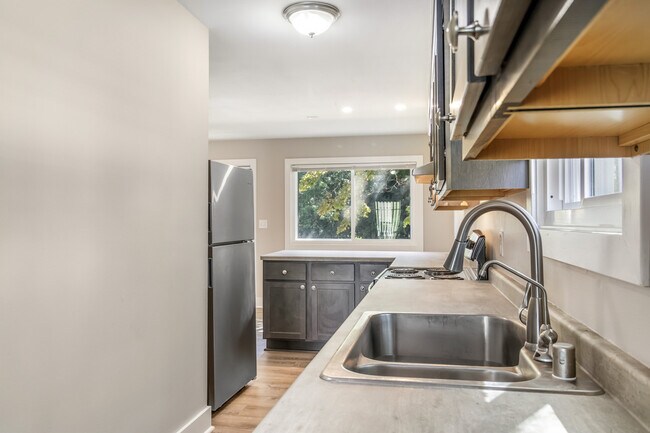 Building Photo - 533 Misty Meadow Blvd