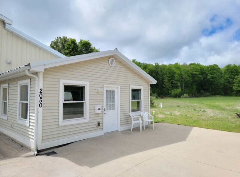 Building Photo - 2050 N Haze Rd