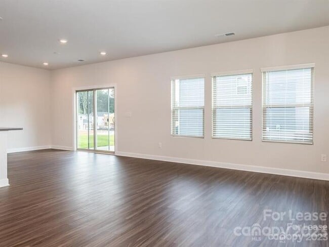 Building Photo - Charming 3-Bedroom Home with Landscaped Ba...