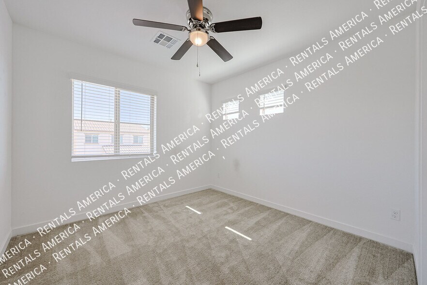Building Photo - 6038 W Hartford Ct