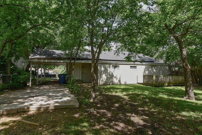 Building Photo - 3814 Roberts St