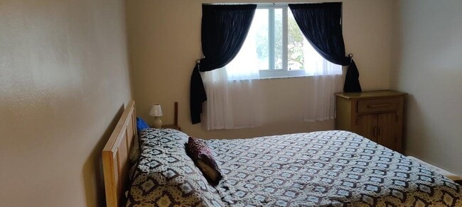 Building Photo - 715 Lori Dr