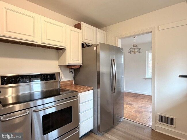 Building Photo - 2121 Patrick Henry Dr