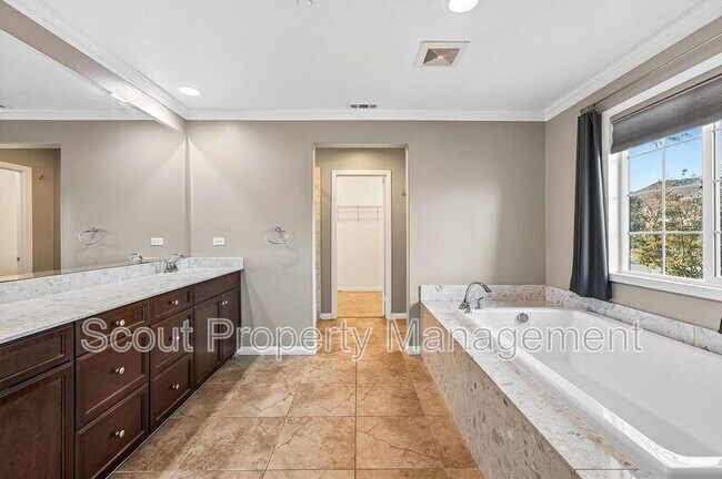 Building Photo - 39012 Crown Ranch Rd