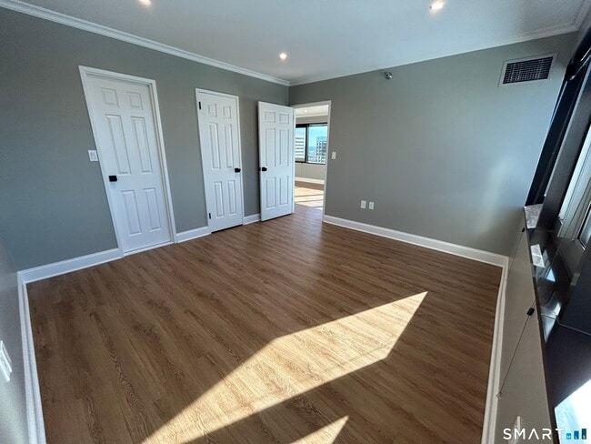 Building Photo - 127 Greyrock Pl