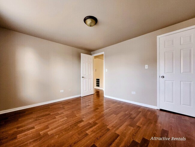 Building Photo - 1641 W 77th St