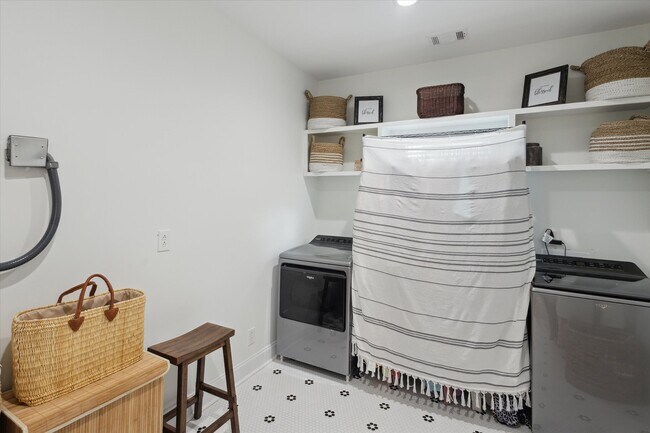 Building Photo - 1513 Paris Ave