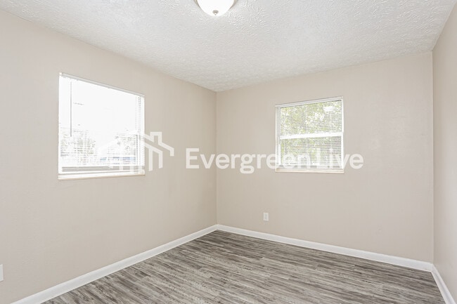 Building Photo - 327 Bonnlyn Dr