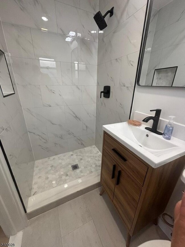 Building Photo - 83 Arch St