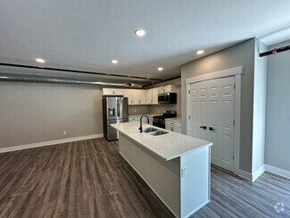 Building Photo - 780 Columbia Ave
